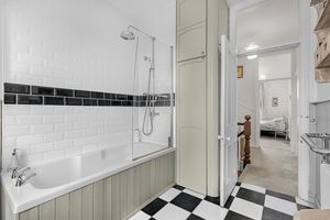 Photo 18- click for photo gallery